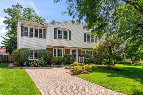 Photo of 1101 E Mayfair Road, Arlington Heights, IL 60004 (MLS # 12719112)