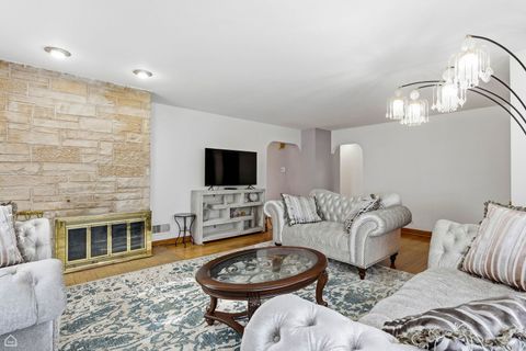 Tiny photo for 6310 N La Crosse Avenue, Chicago, IL 60646 (MLS # 12693573)