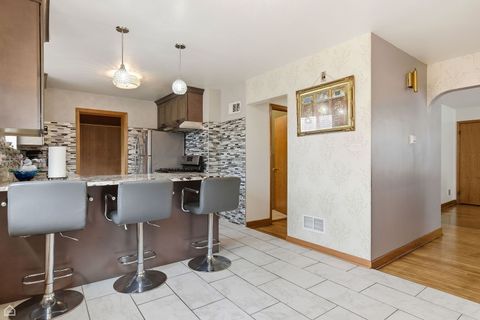 Tiny photo for 6310 N La Crosse Avenue, Chicago, IL 60646 (MLS # 12693573)