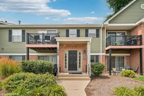 Photo of 1569 Raymond Drive #201, Naperville, IL 60563 (MLS # 12434333)