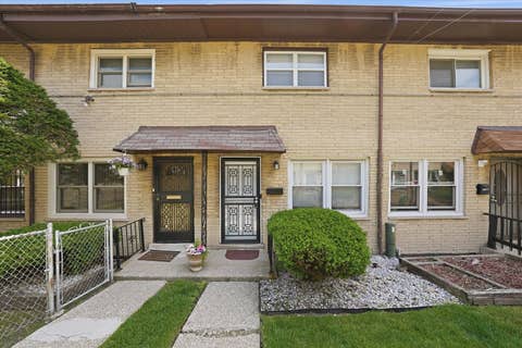 Photo of 1140 E 81st Street #F, Chicago, IL 60619 (MLS # 12619404)