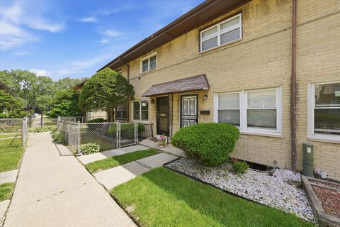 Tiny photo for 1140 E 81st Street #F, Chicago, IL 60619 (MLS # 12619404)