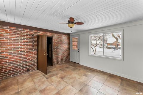 Tiny photo for 2434 29TH Street, Moline, IL 61265 (MLS # QC4269754)