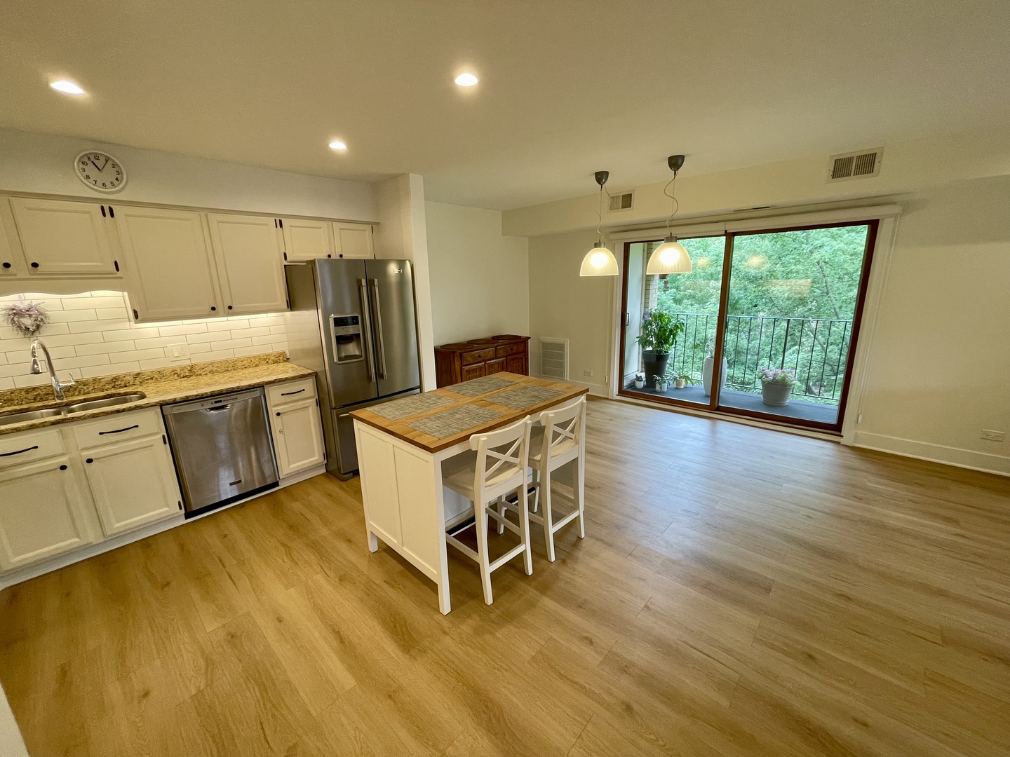 6400 W BELLE PLAINE Avenue 506