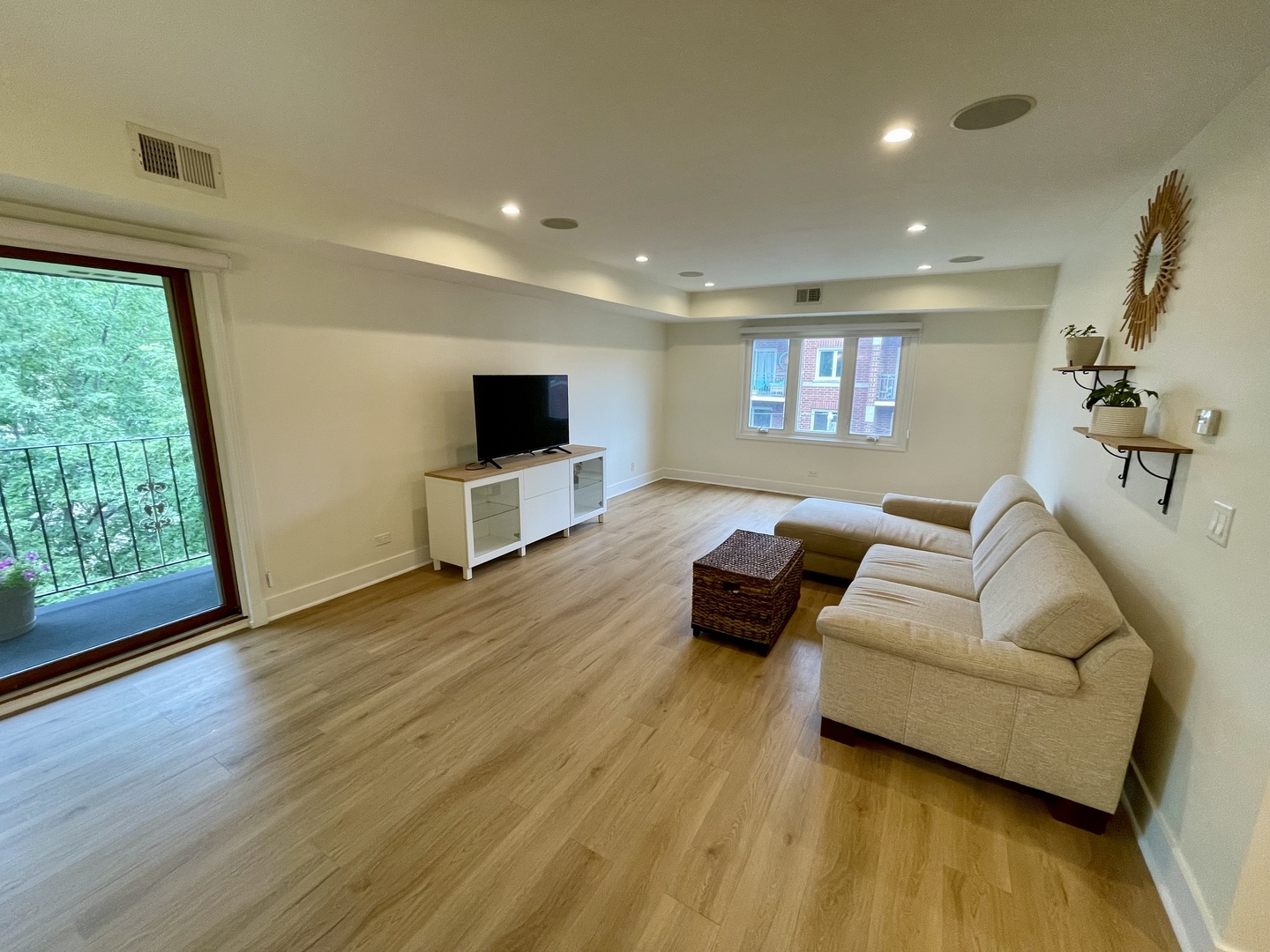 6400 W BELLE PLAINE Avenue 506