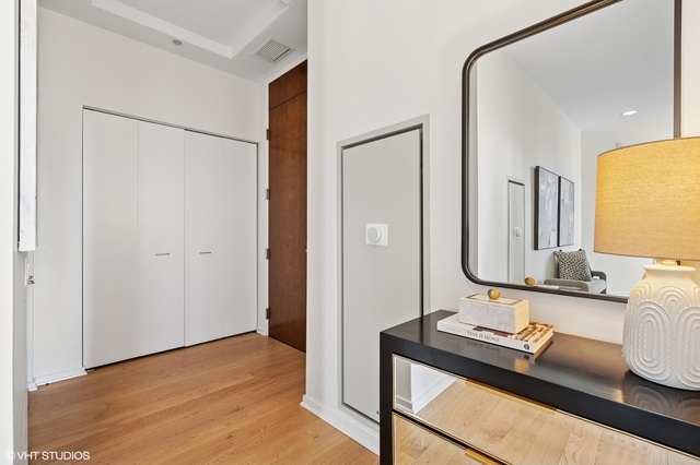 65 E Monroe Street 4623