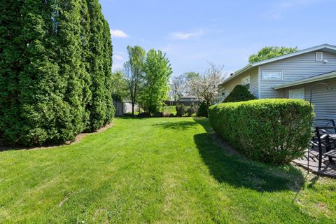 Tiny photo for 1511 Parklane Drive, Bettendorf, IA 52722 (MLS # 12630906)