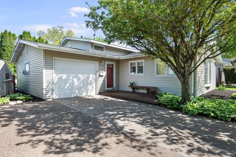 Tiny photo for 1511 Parklane Drive, Bettendorf, IA 52722 (MLS # 12630906)