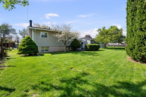 Tiny photo for 1511 Parklane Drive, Bettendorf, IA 52722 (MLS # 12630906)