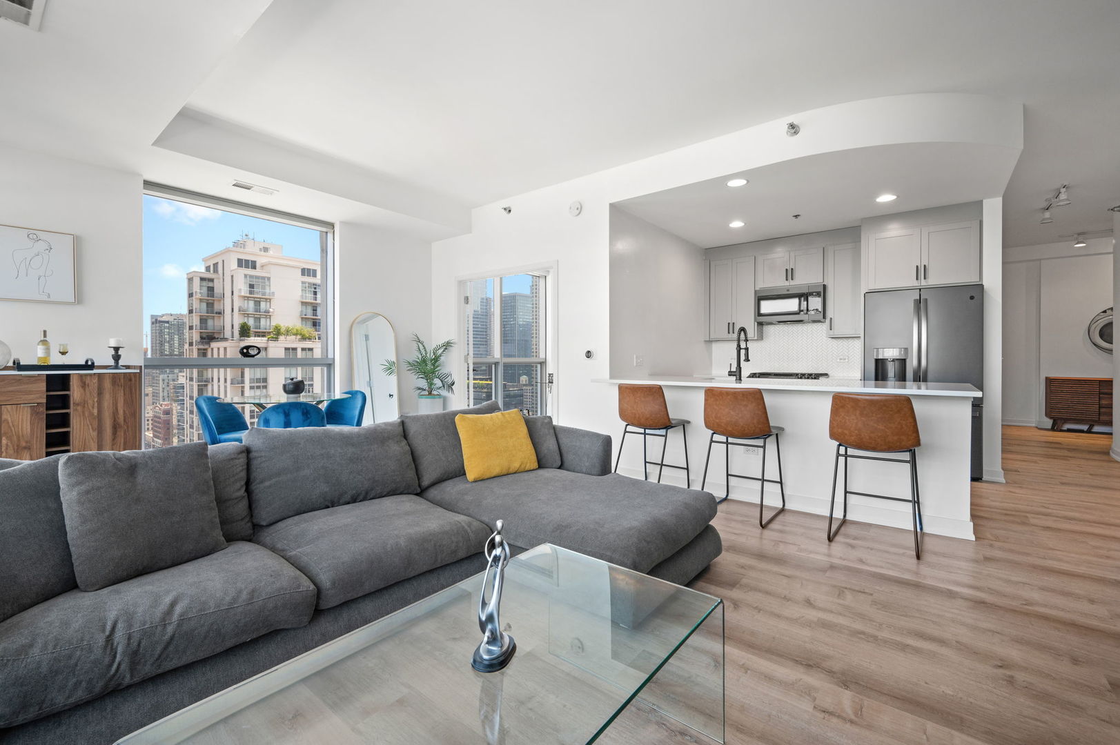 303 W OHIO Street 2302