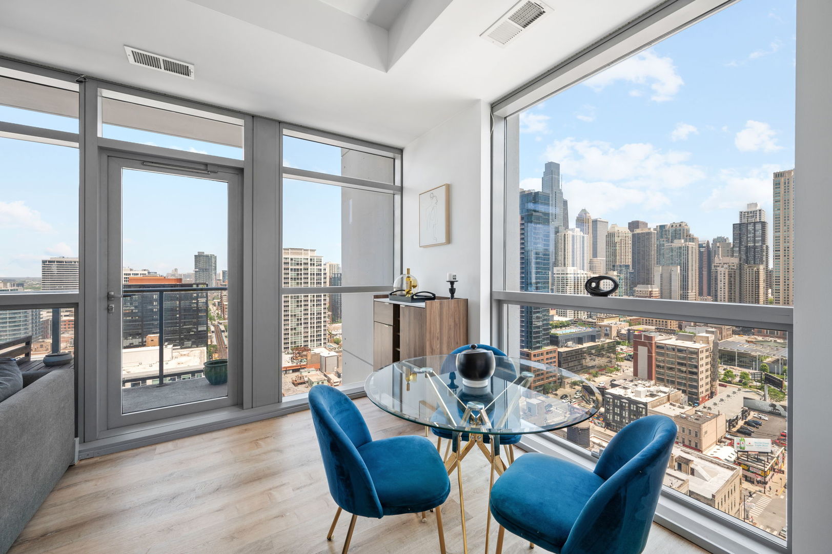 303 W OHIO Street 2302