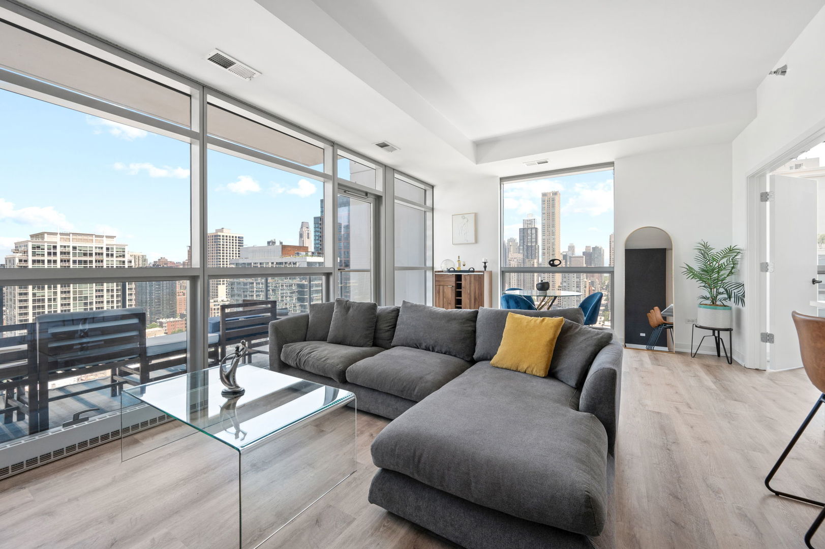 303 W OHIO Street 2302