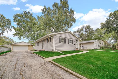 Photo of 157 Austin Avenue, Carpentersville, IL 60110 (MLS # 12501174) Photo of 157 Austin Avenue, Carpentersville, IL 60110 (MLS # 12501174)