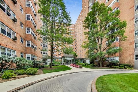 4950 N Marine Drive 1402 Chicago IL 60640