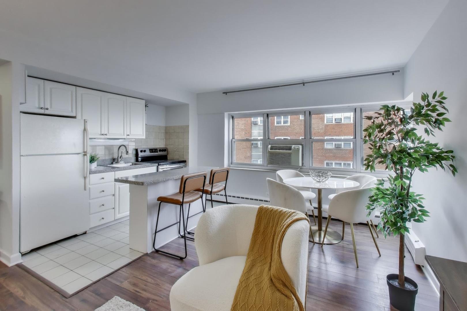 4950 N Marine Drive 1402