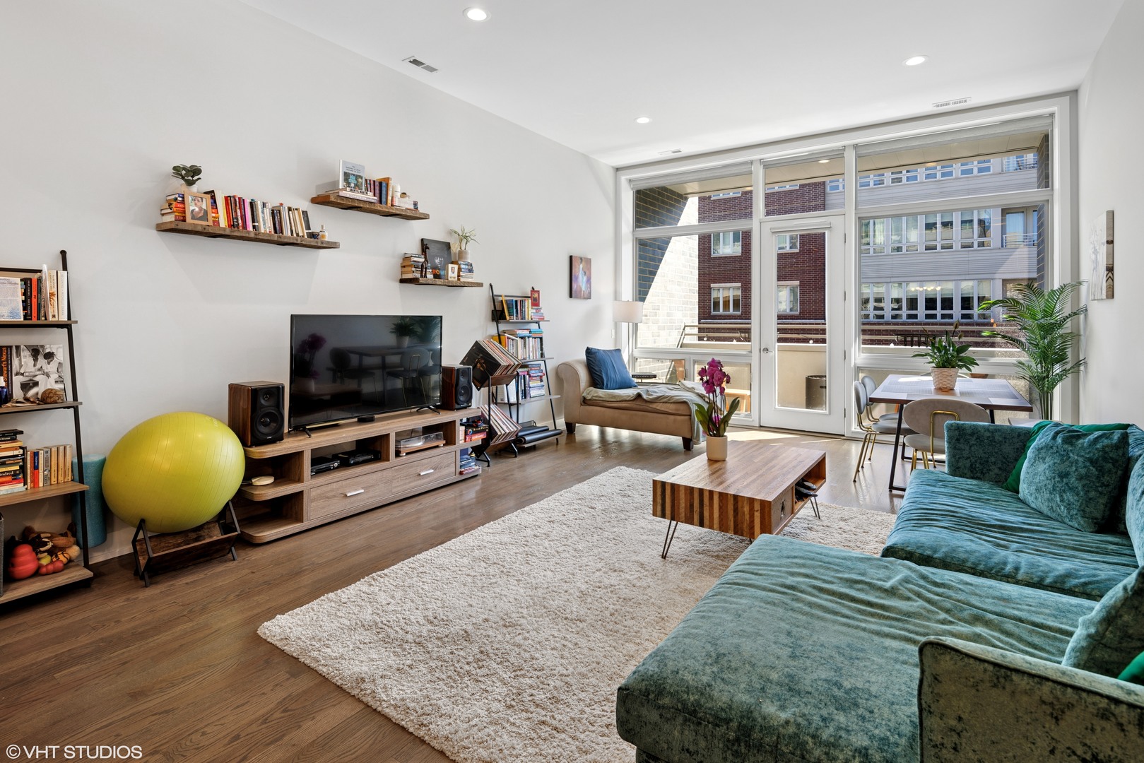 3024 W Armitage Avenue 1