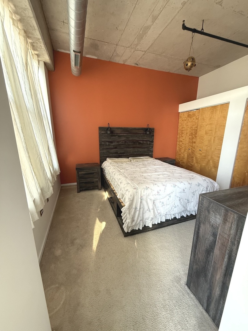 6 S Laflin Street 716