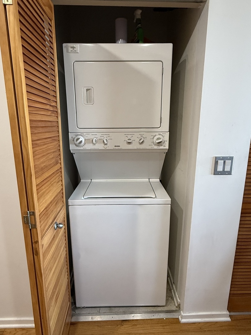 6 S Laflin Street 716