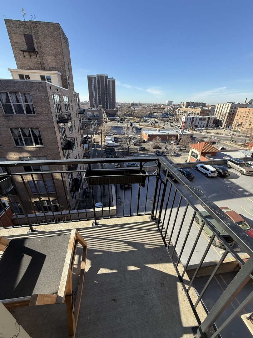 6 S Laflin Street 716