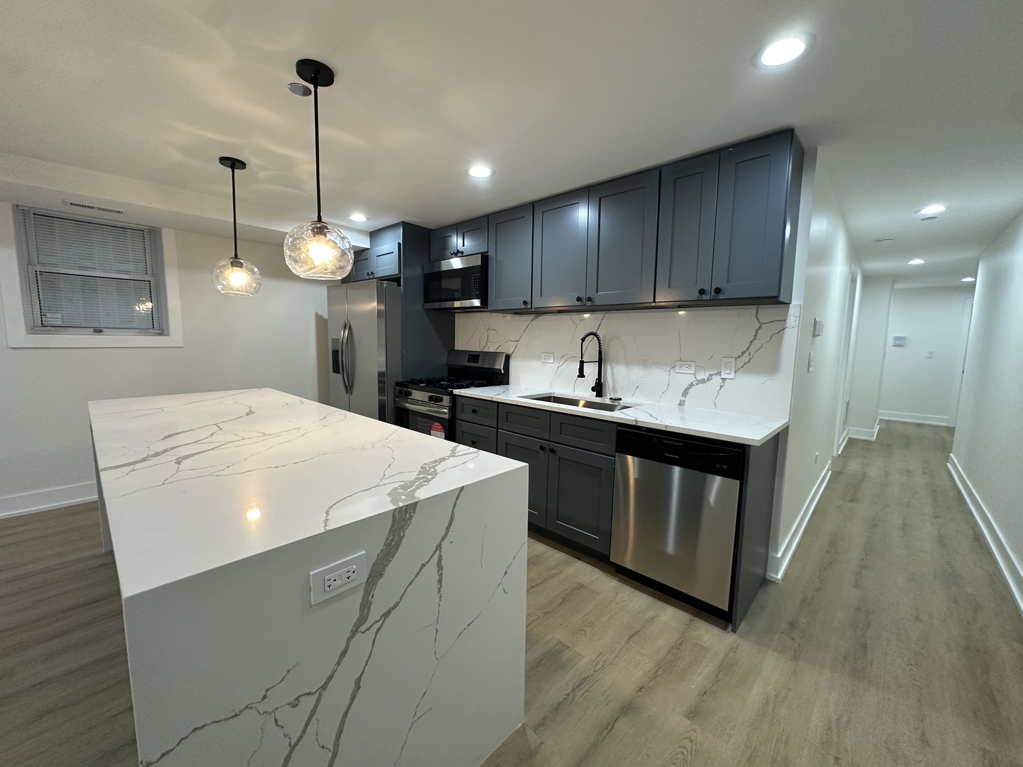 4338 N Clarendon Avenue GN