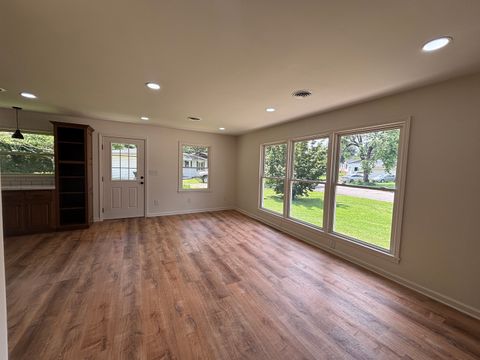 Tiny photo for 208 Dorris Drive, Metropolis, IL 62960 (MLS # 12571614)