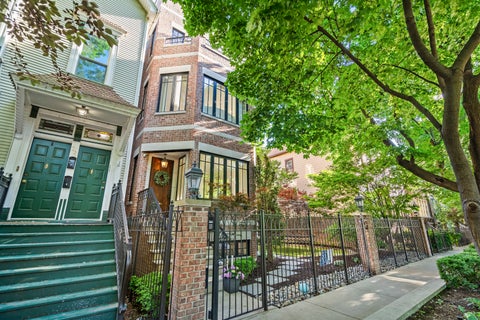 Photo of 1331 W Wolfram Street, Chicago, IL 60657 (MLS # 12667378)