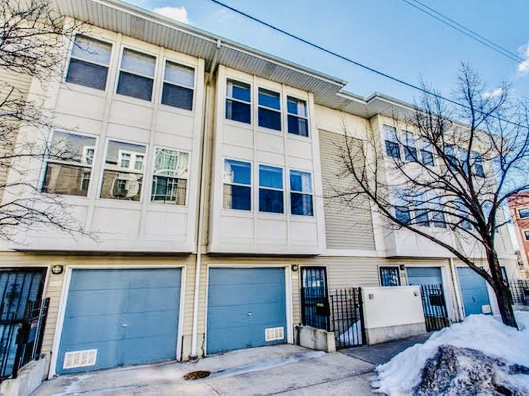 1009 E 61st Street
