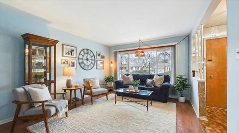 Tiny photo for 234 Peach Tree Lane, Elk Grove Village, IL 60007 (MLS # 12562789)