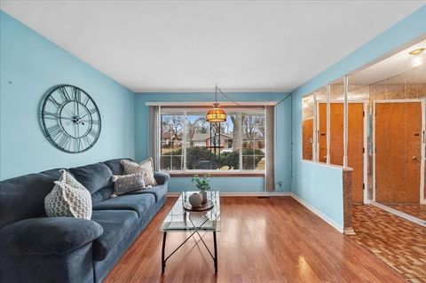 Tiny photo for 234 Peach Tree Lane, Elk Grove Village, IL 60007 (MLS # 12562789)