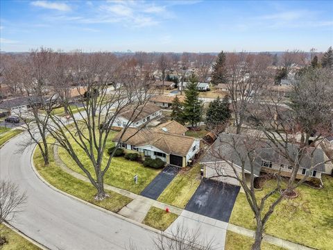 Tiny photo for 234 Peach Tree Lane, Elk Grove Village, IL 60007 (MLS # 12562789)