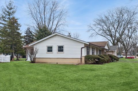 Tiny photo for 234 Peach Tree Lane, Elk Grove Village, IL 60007 (MLS # 12562789)