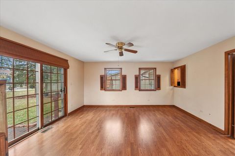 Tiny photo for 234 Peach Tree Lane, Elk Grove Village, IL 60007 (MLS # 12562789)