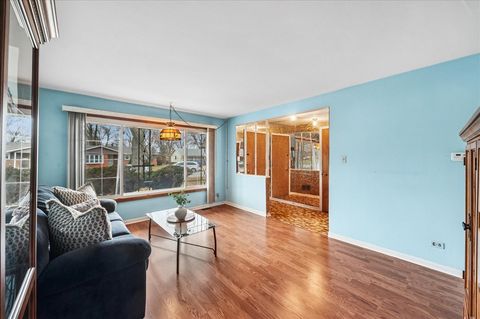 Tiny photo for 234 Peach Tree Lane, Elk Grove Village, IL 60007 (MLS # 12562789)