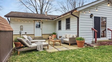 Tiny photo for 234 Peach Tree Lane, Elk Grove Village, IL 60007 (MLS # 12562789)