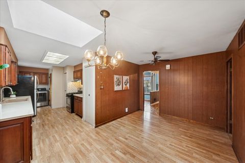 Tiny photo for 234 Peach Tree Lane, Elk Grove Village, IL 60007 (MLS # 12562789)