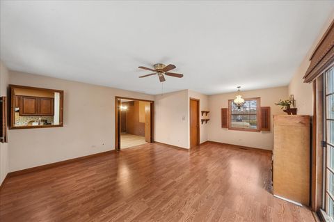 Tiny photo for 234 Peach Tree Lane, Elk Grove Village, IL 60007 (MLS # 12562789)