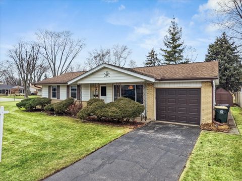 Photo of 234 Peach Tree Lane, Elk Grove Village, IL 60007 (MLS # 12562789)