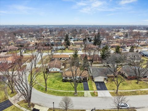 Tiny photo for 234 Peach Tree Lane, Elk Grove Village, IL 60007 (MLS # 12562789)