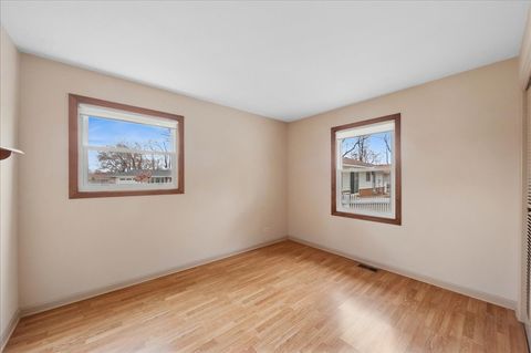 Tiny photo for 234 Peach Tree Lane, Elk Grove Village, IL 60007 (MLS # 12562789)