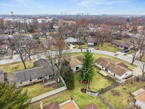 Tiny photo for 234 Peach Tree Lane, Elk Grove Village, IL 60007 (MLS # 12562789)