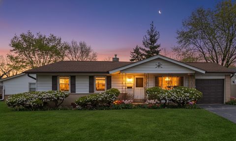 Tiny photo for 234 Peach Tree Lane, Elk Grove Village, IL 60007 (MLS # 12562789)