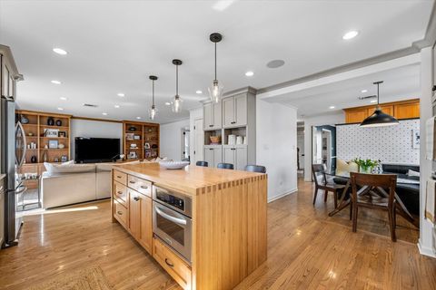 Tiny photo for 2121 Greenwood Avenue, Wilmette, IL 60091 (MLS # 12594038)