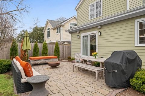 Tiny photo for 2121 Greenwood Avenue, Wilmette, IL 60091 (MLS # 12594038)