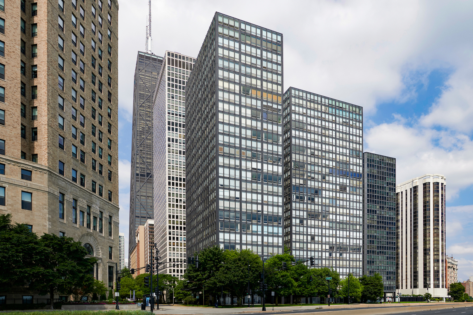 860 N LAKE SHORE Drive 8L