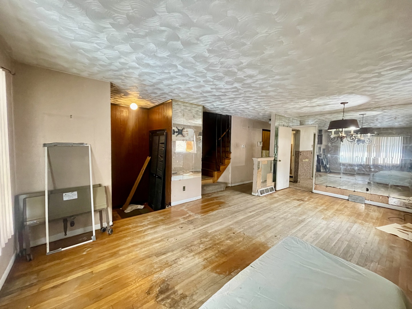 9527 S Parnell Avenue