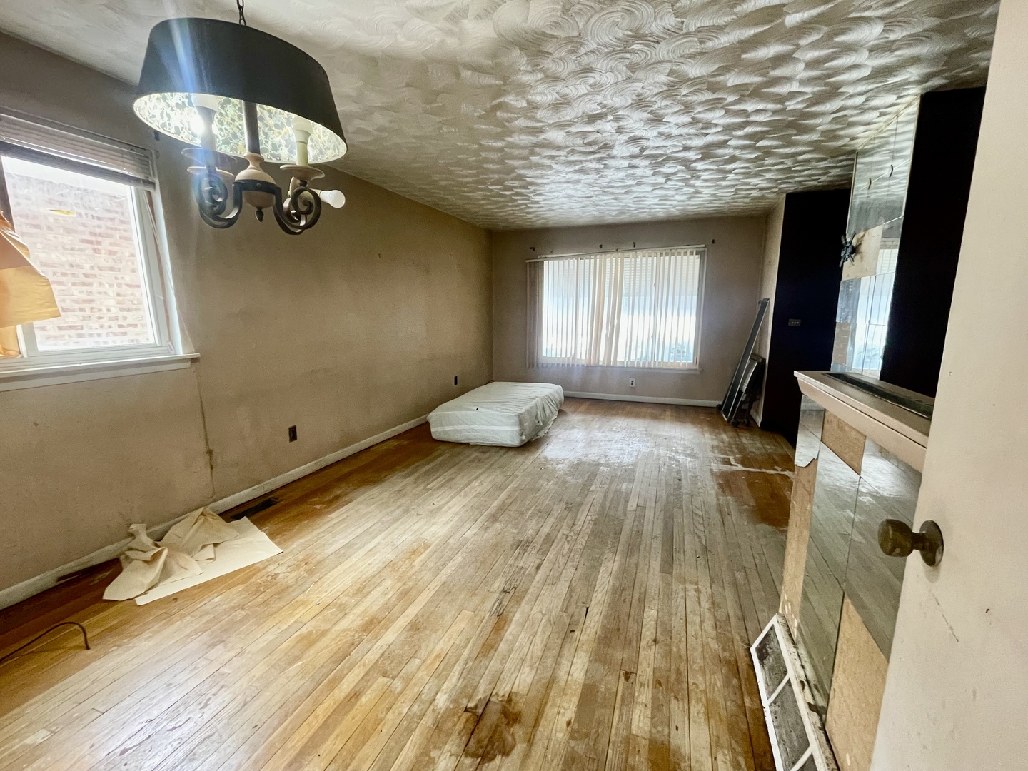 9527 S Parnell Avenue