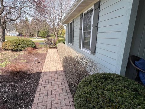 Tiny photo for 6136 Hidden Oak Drive, Crystal Lake, IL 60012 (MLS # 12594754)