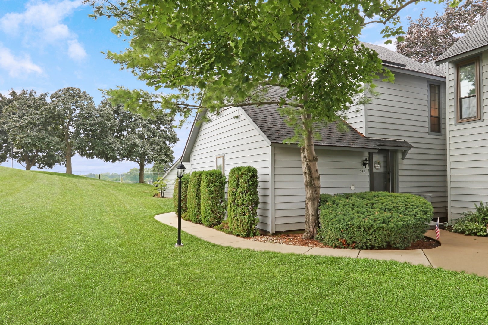 736 Glen Way
