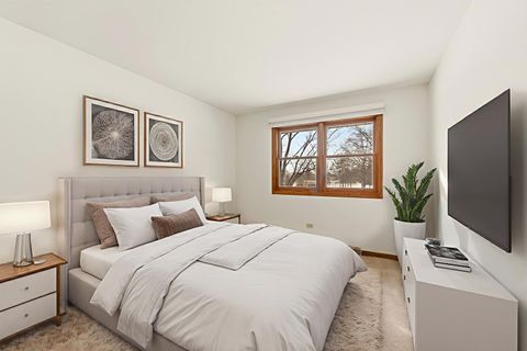 Tiny photo for 15 Navajo Court, Oswego, IL 60543 (MLS # 12530110)