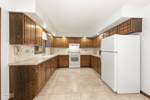 Tiny photo for 15 Navajo Court, Oswego, IL 60543 (MLS # 12530110)